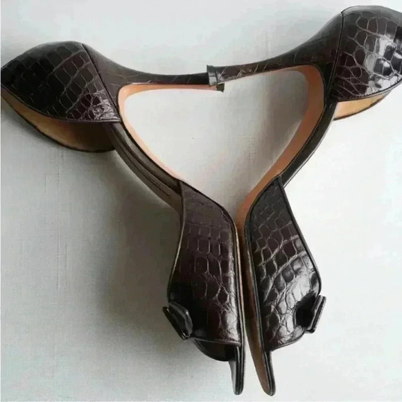 Manolo Blahnik Brown Croc Embossed Peep Toe Pumps - Picture 8 of 8